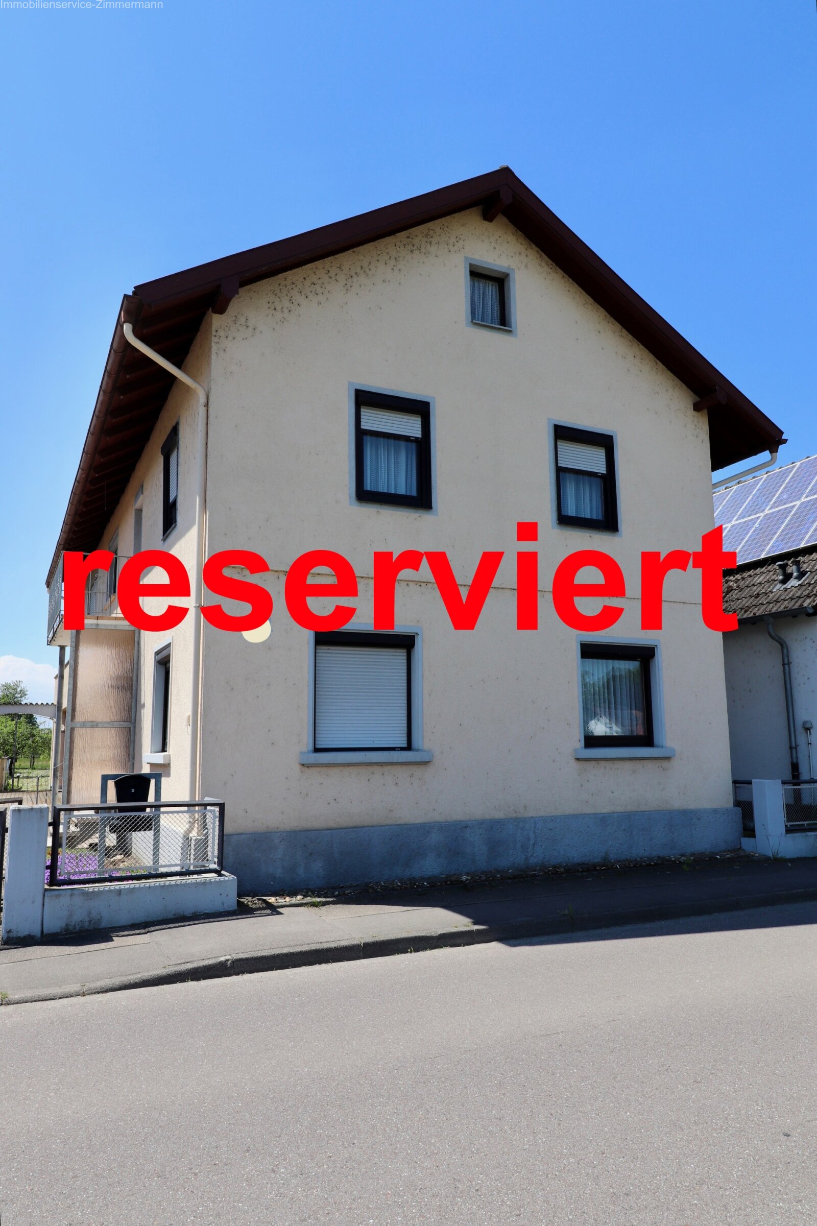 Einfamilienhaus mit großem Grundstück zu verkaufen 